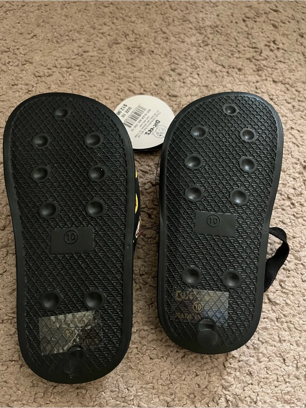 Kids Buc-ees sandals size 10